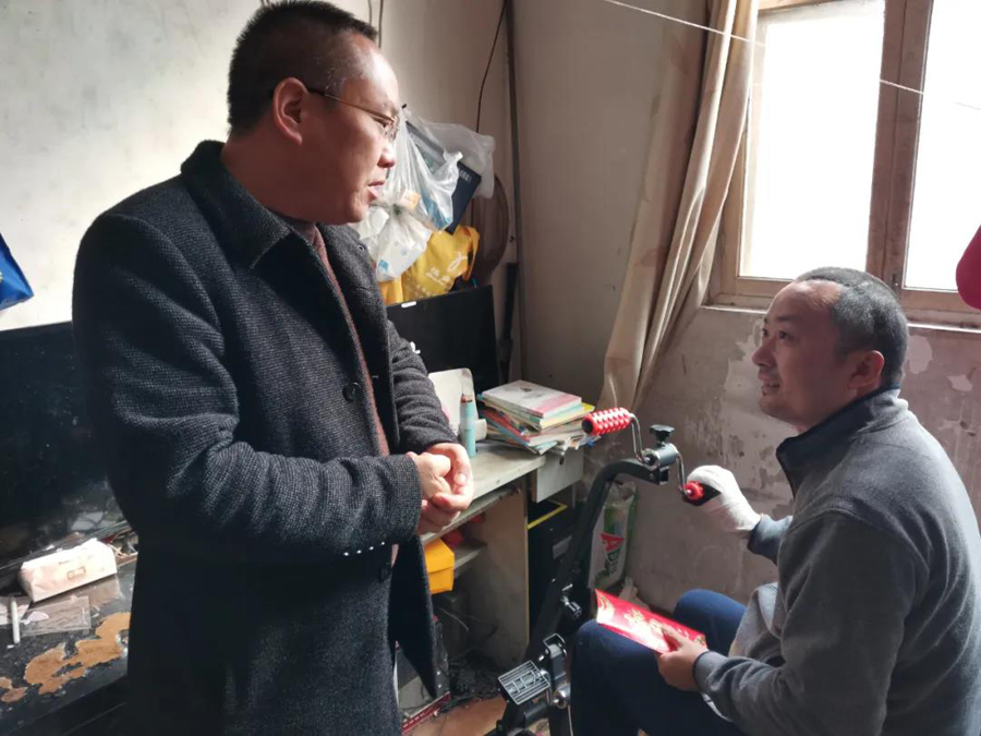 灾祸见真情，，，，慰问暖人心。。公司工会主席杨志等探望慰问患病职工史兆云