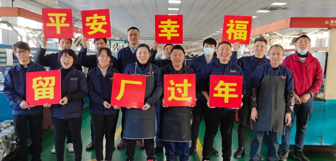 “就地过年”，，这一群欠亨俗的美机人！