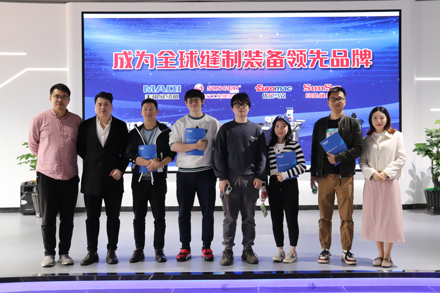 90门同砚旅行美机，，，感受Dress the world with passion